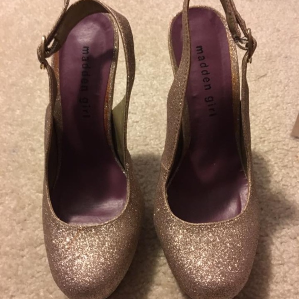 Madden Girl size 7 gold sparkly heels